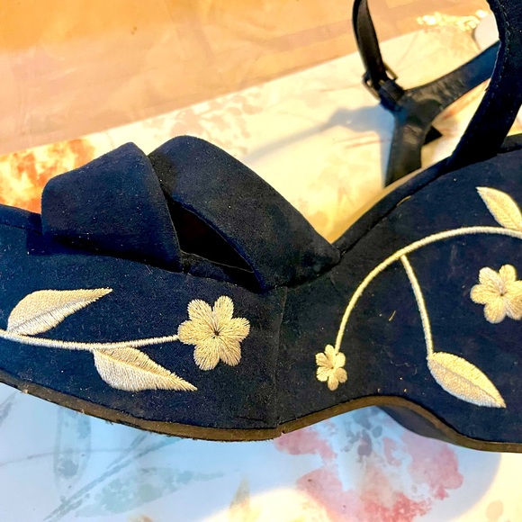 NAVY BLUE SUEDE EMBROIDERED PLATFORM SHOES W TIE BUCKLE 3”PLATFORMS N 5” HEELS - Picture 6 of 16